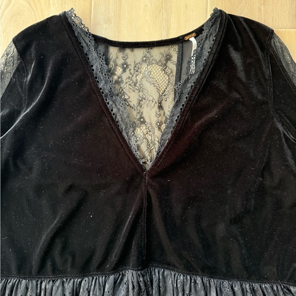 Free People Velvet & Lace Peplum Top Size Medium - Picture 5 of 7